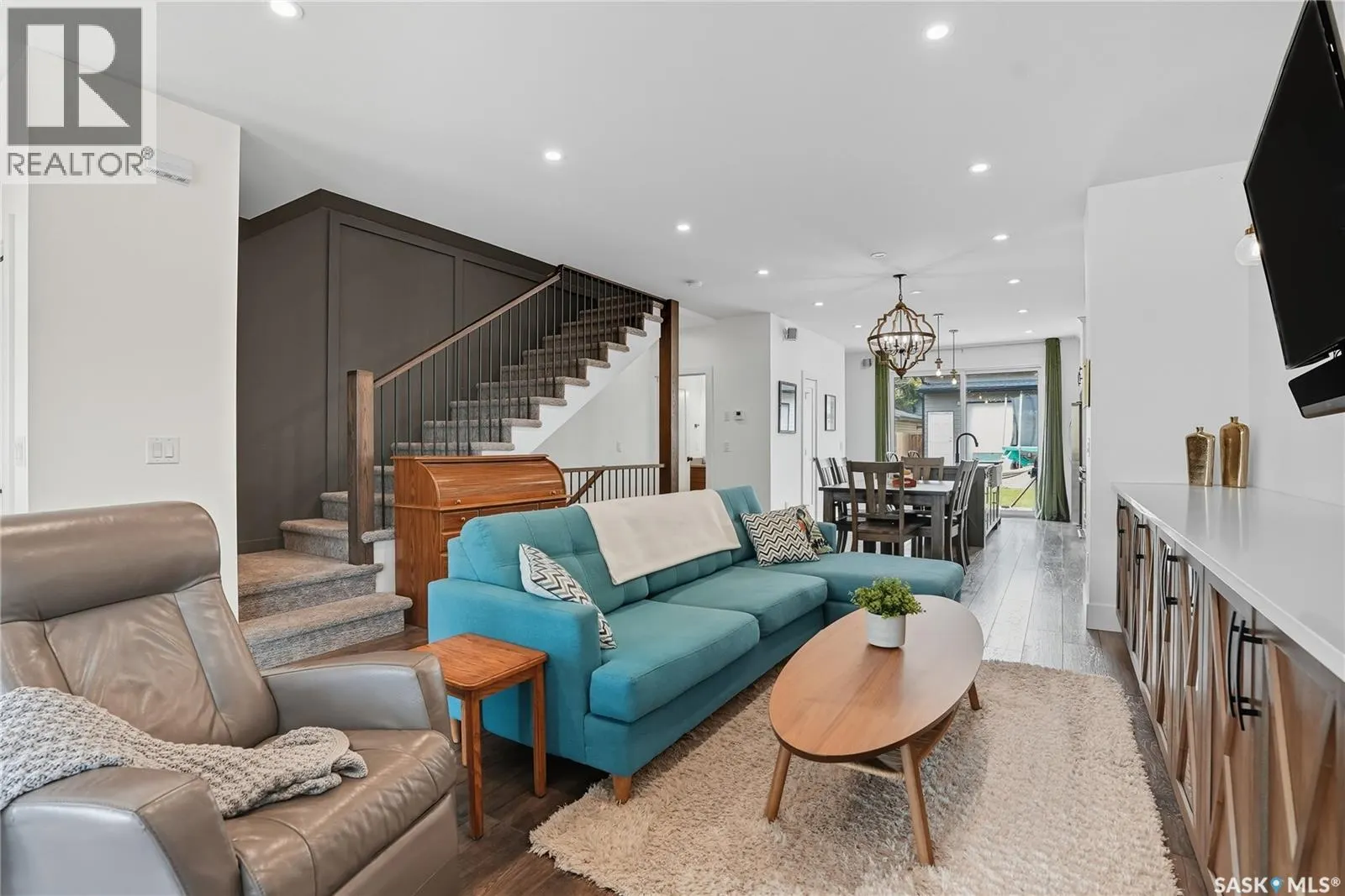 1172A Spadina CRESCENT E