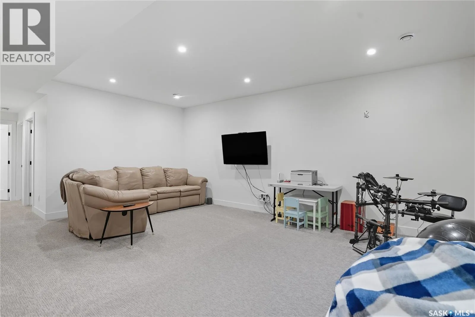 1172A Spadina CRESCENT E