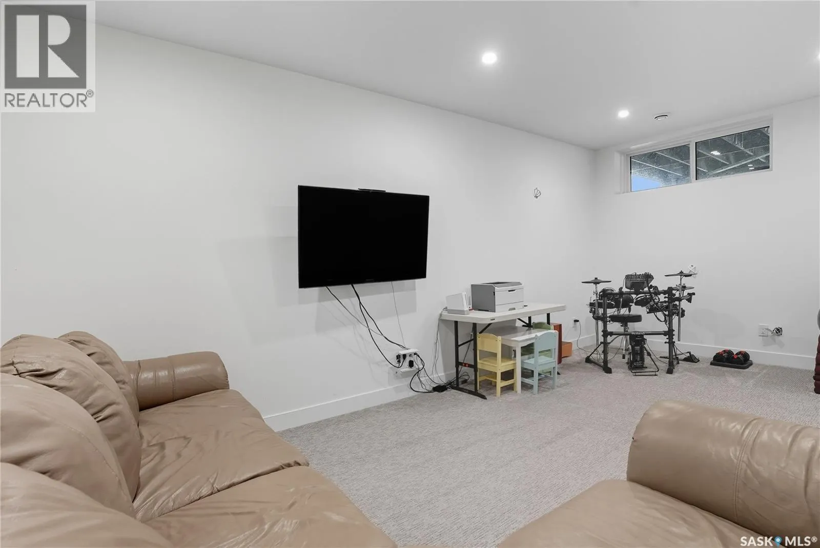 1172A Spadina CRESCENT E