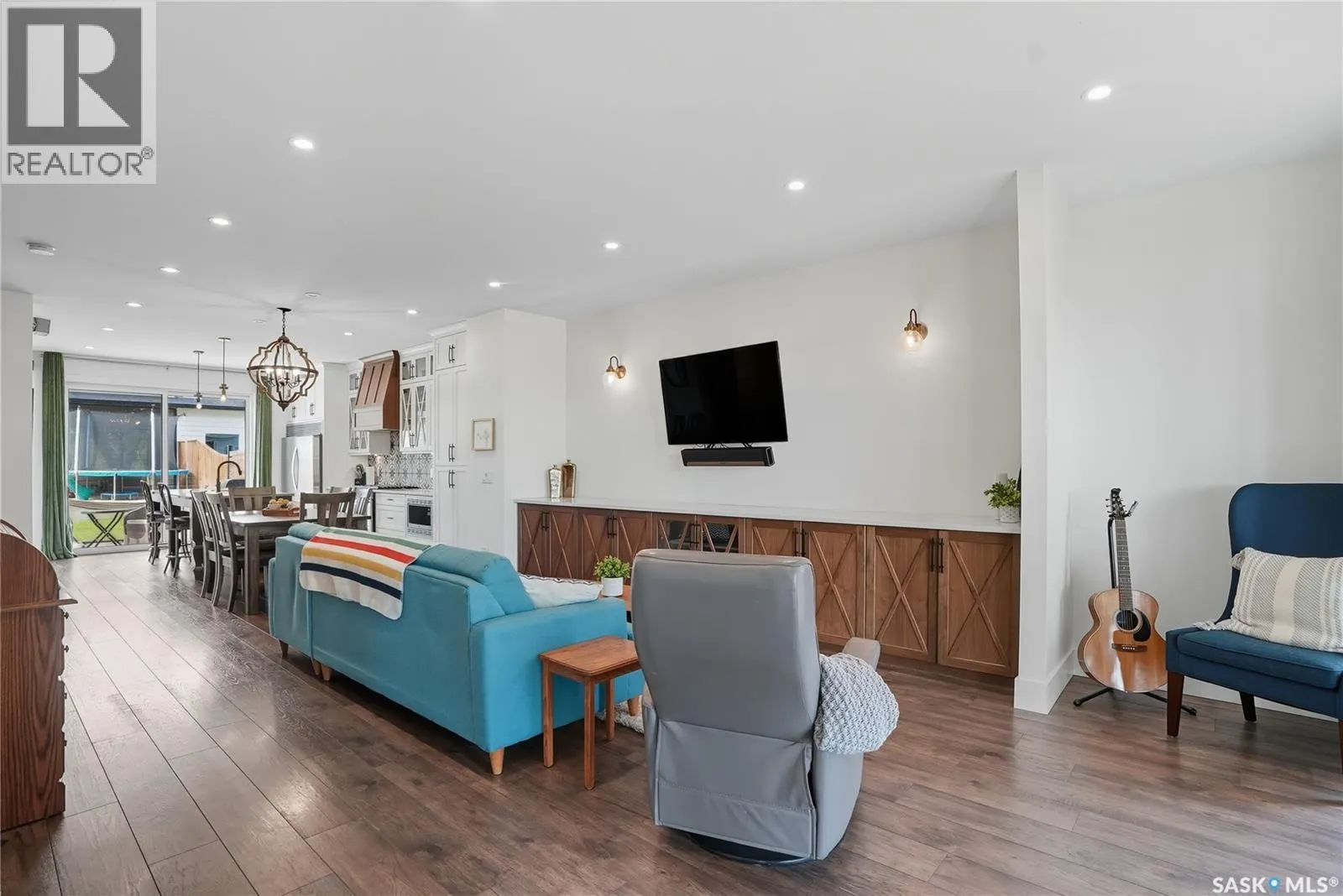 1172A Spadina CRESCENT E