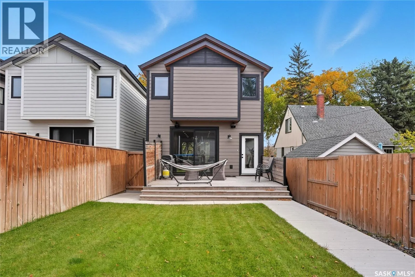 1172A Spadina CRESCENT E