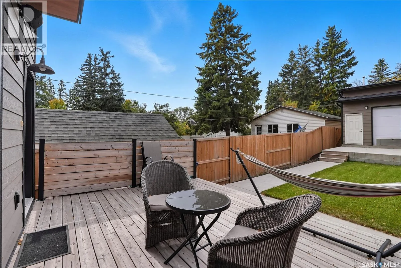 1172A Spadina CRESCENT E