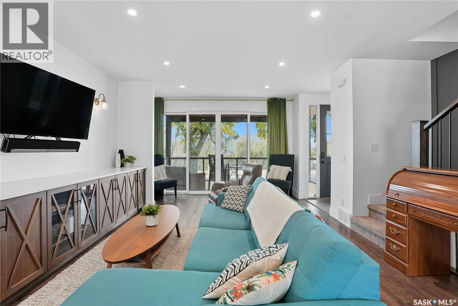 1172A Spadina CRESCENT E