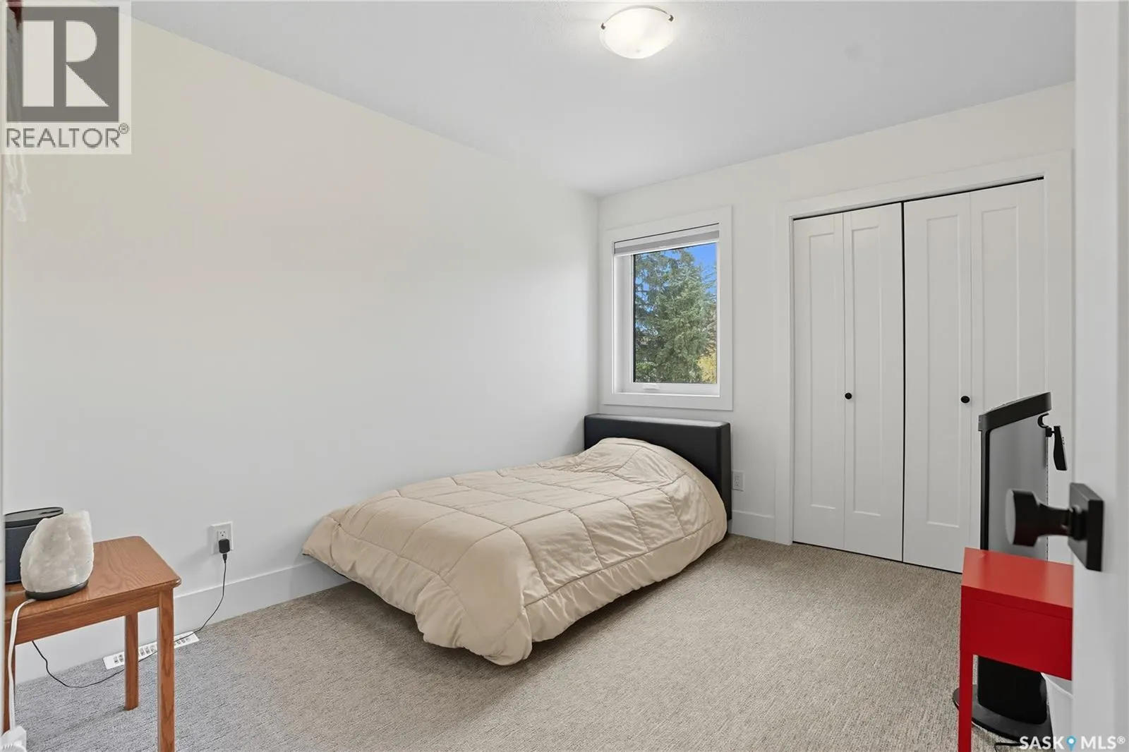 1172A Spadina CRESCENT E