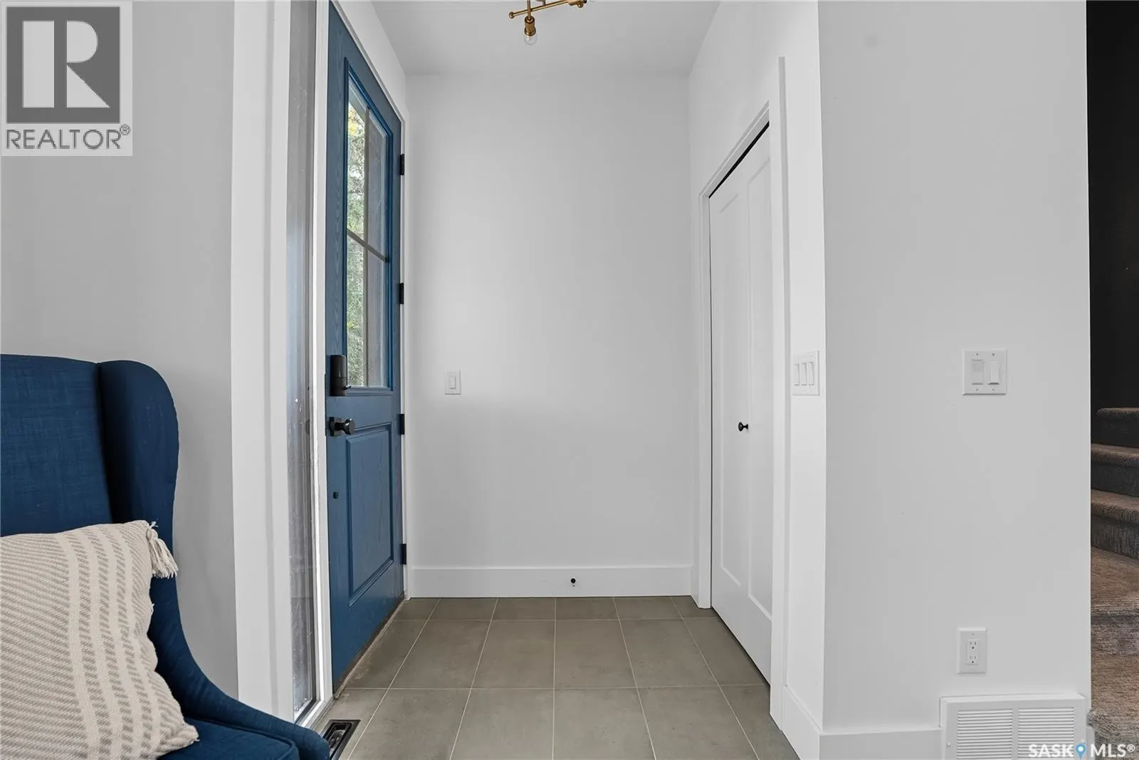 1172A Spadina CRESCENT E