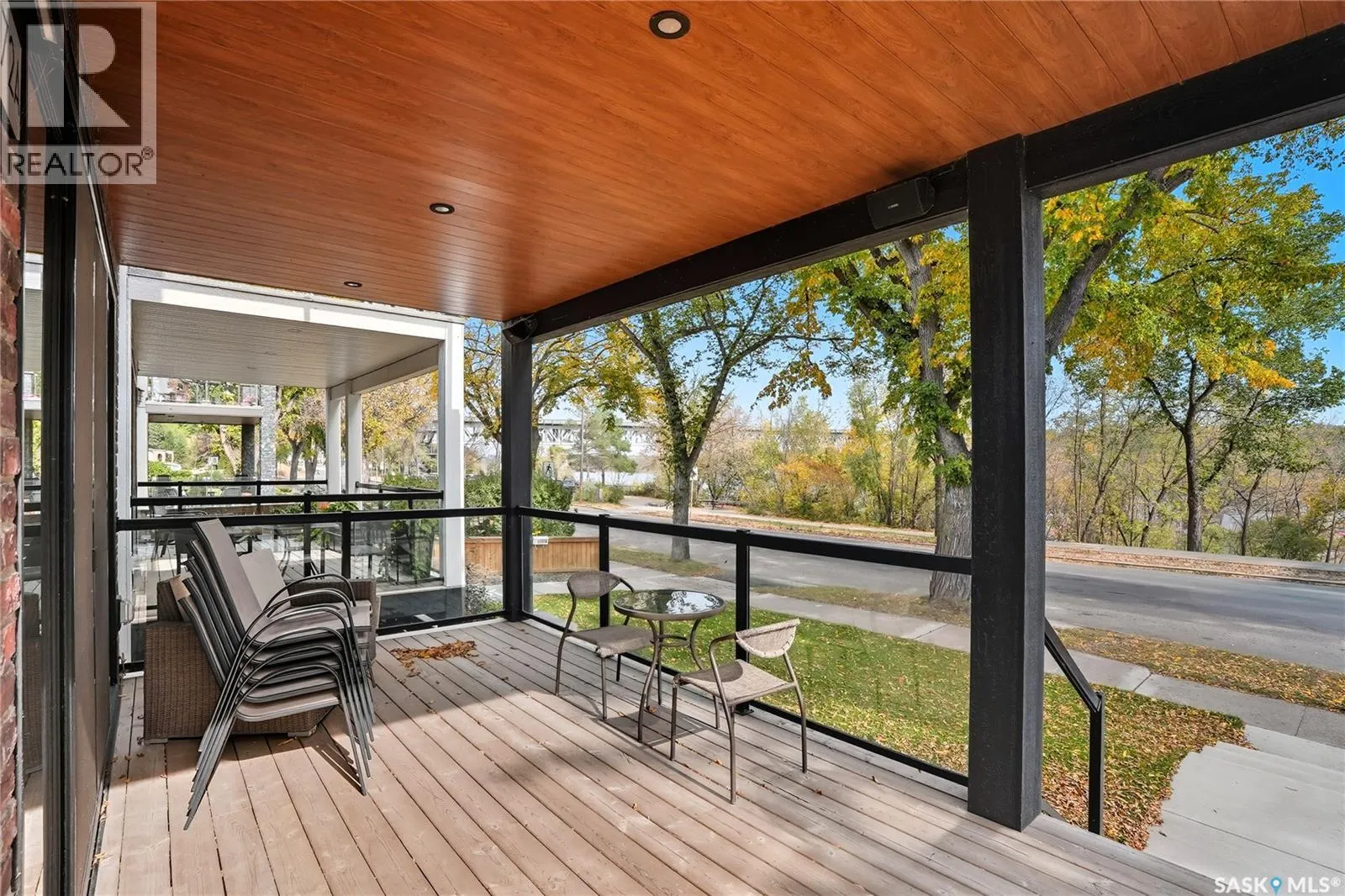 1172A Spadina CRESCENT E