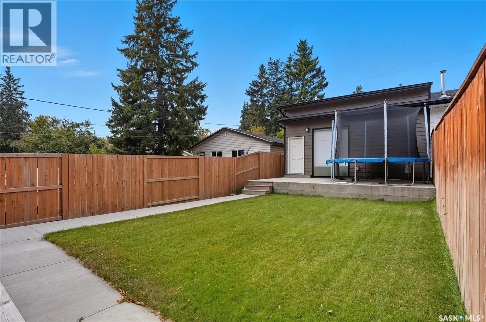 1172A Spadina CRESCENT E