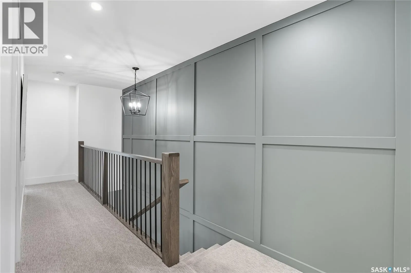 1172A Spadina CRESCENT E