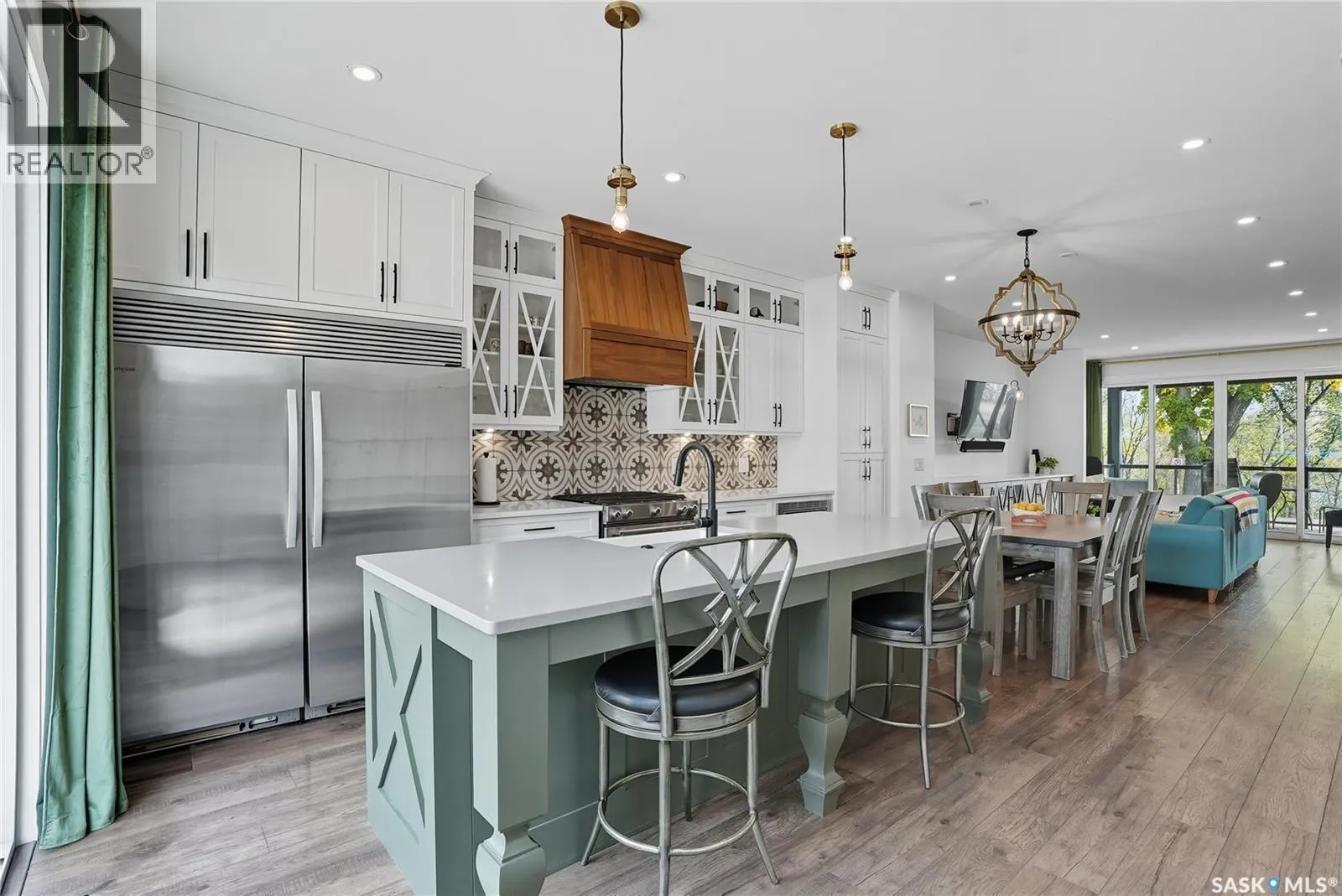 1172A Spadina CRESCENT E