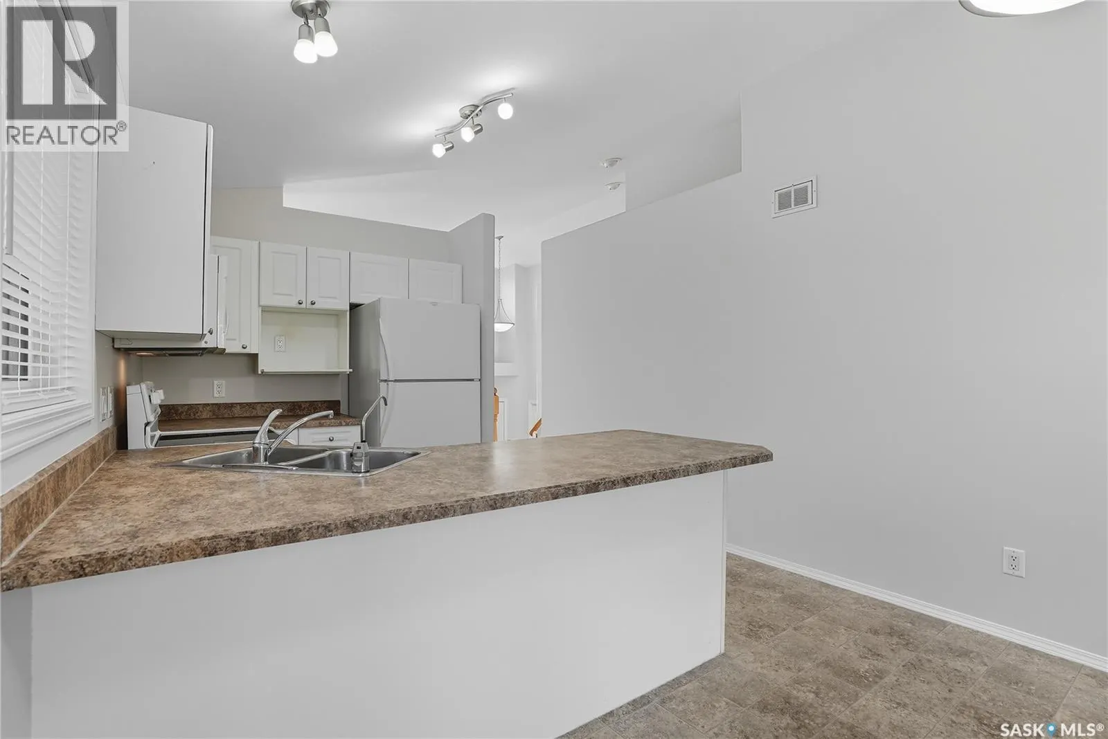 207 Buckwold COVE