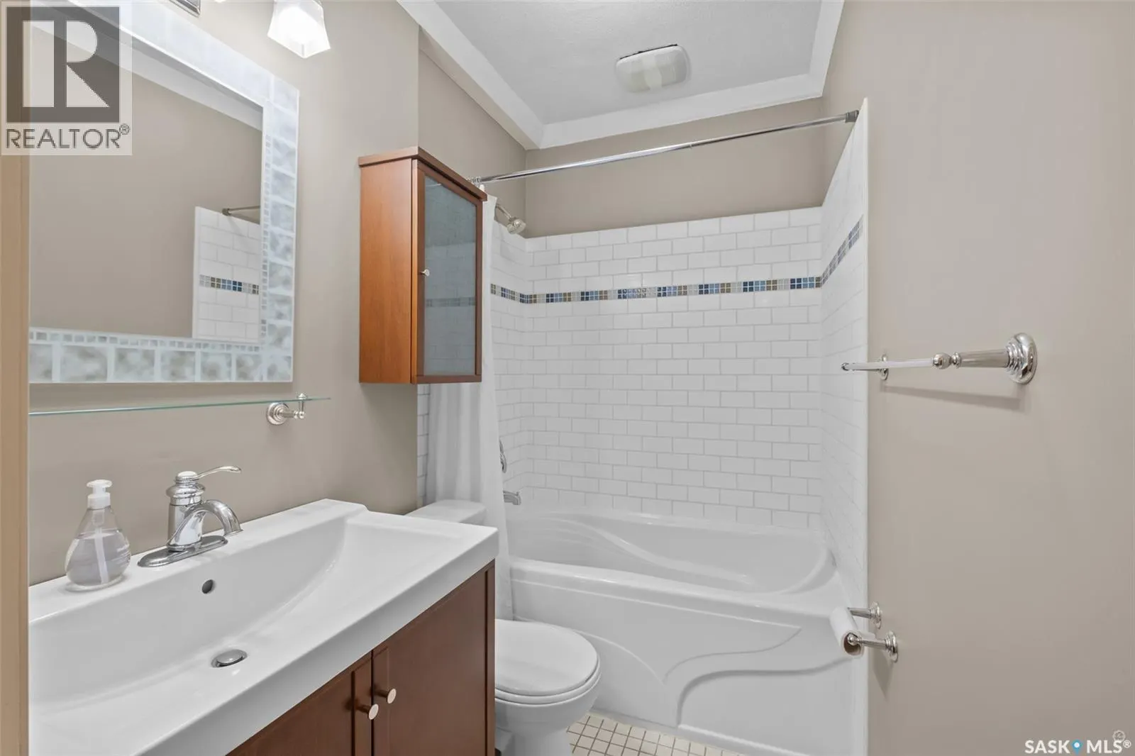 607 20th STREET W
