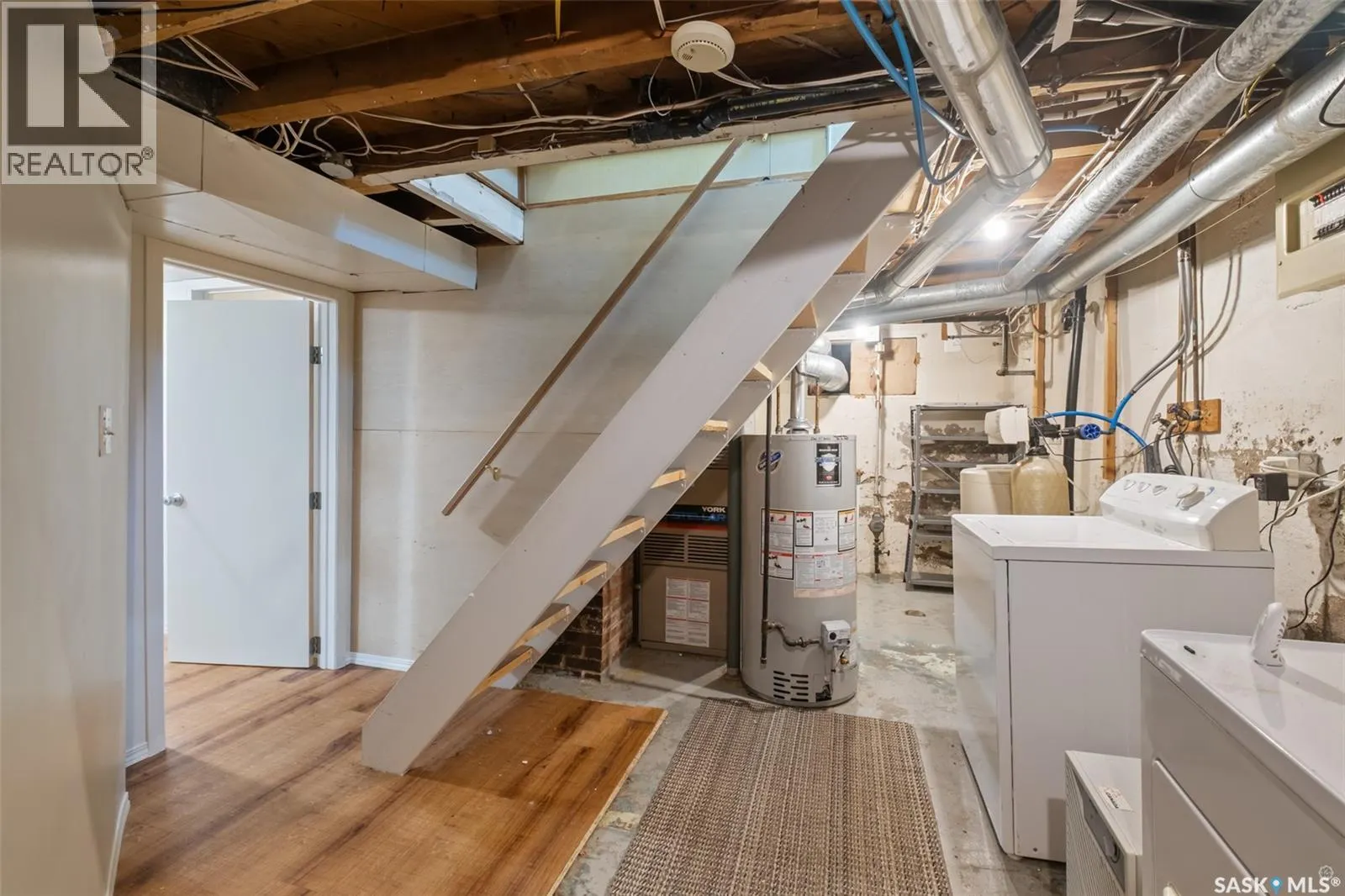 607 20th STREET W