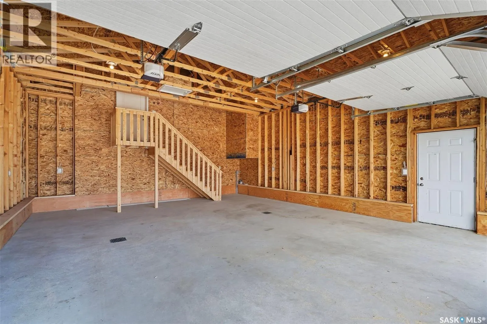 92 Diefenbaker AVENUE