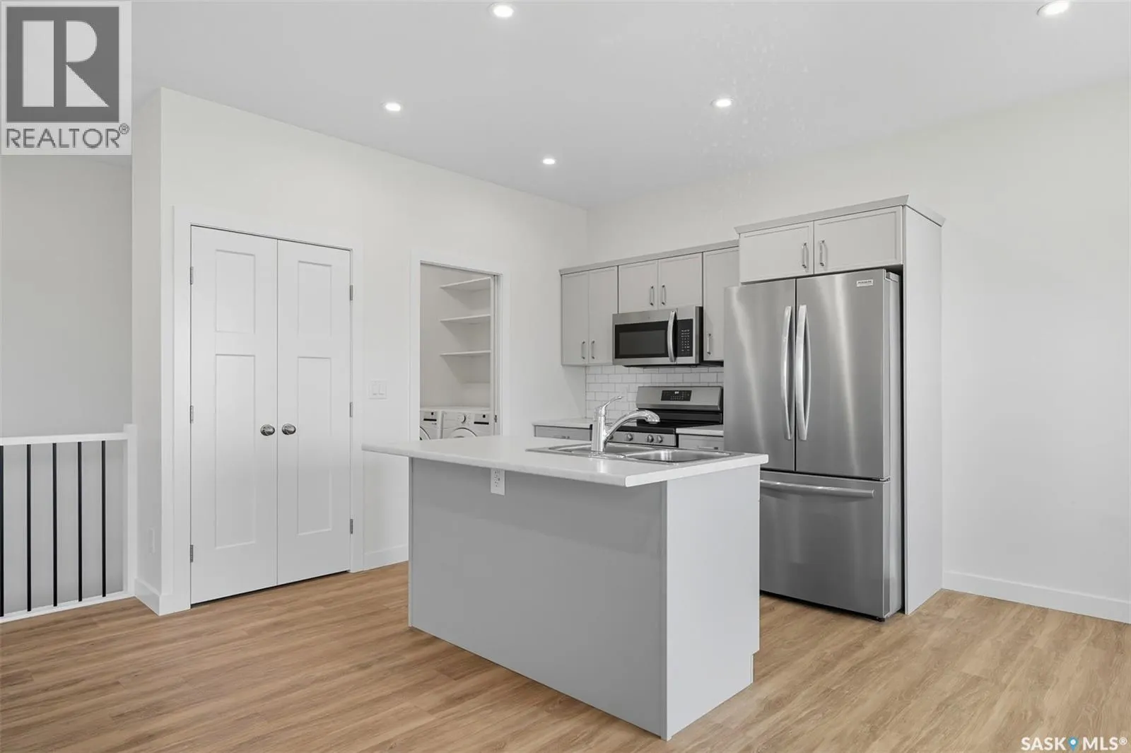 92 Diefenbaker AVENUE