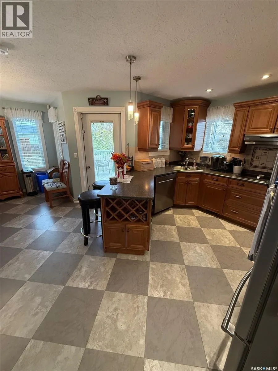 121 18th STREET W