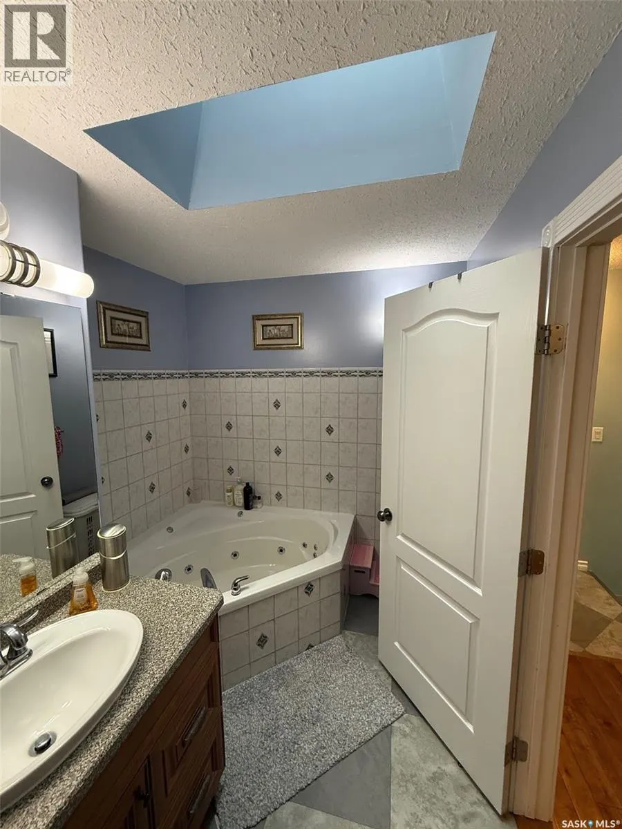 121 18th STREET W