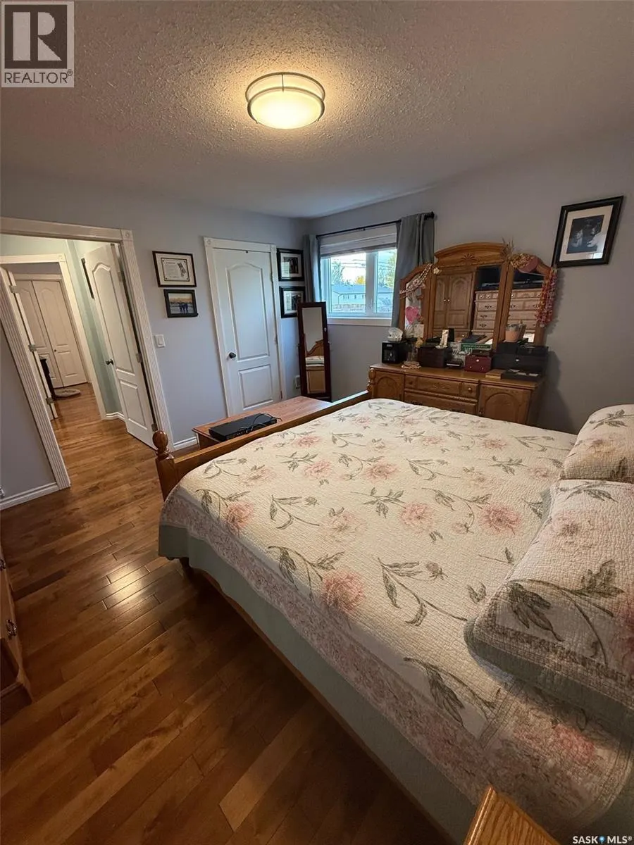 121 18th STREET W