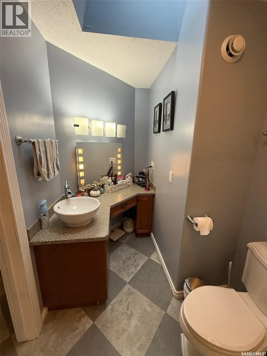121 18th STREET W