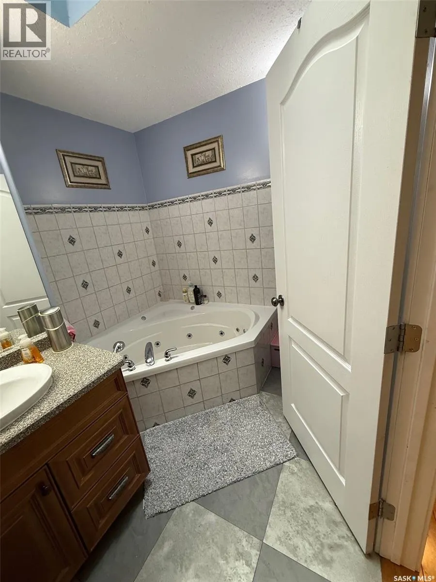 121 18th STREET W