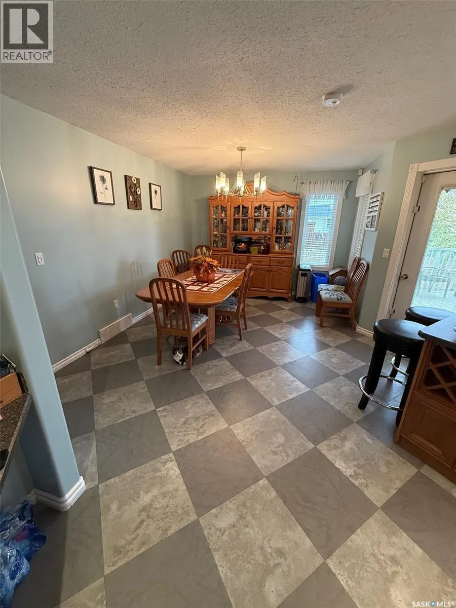 121 18th STREET W