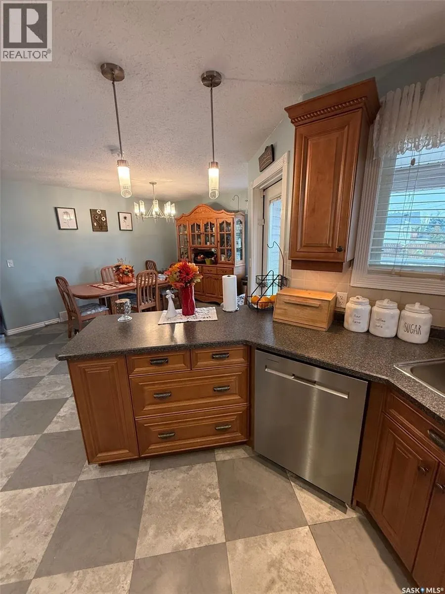 121 18th STREET W