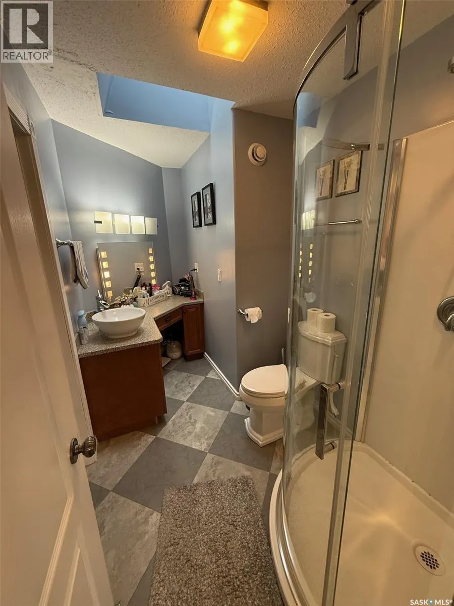121 18th STREET W