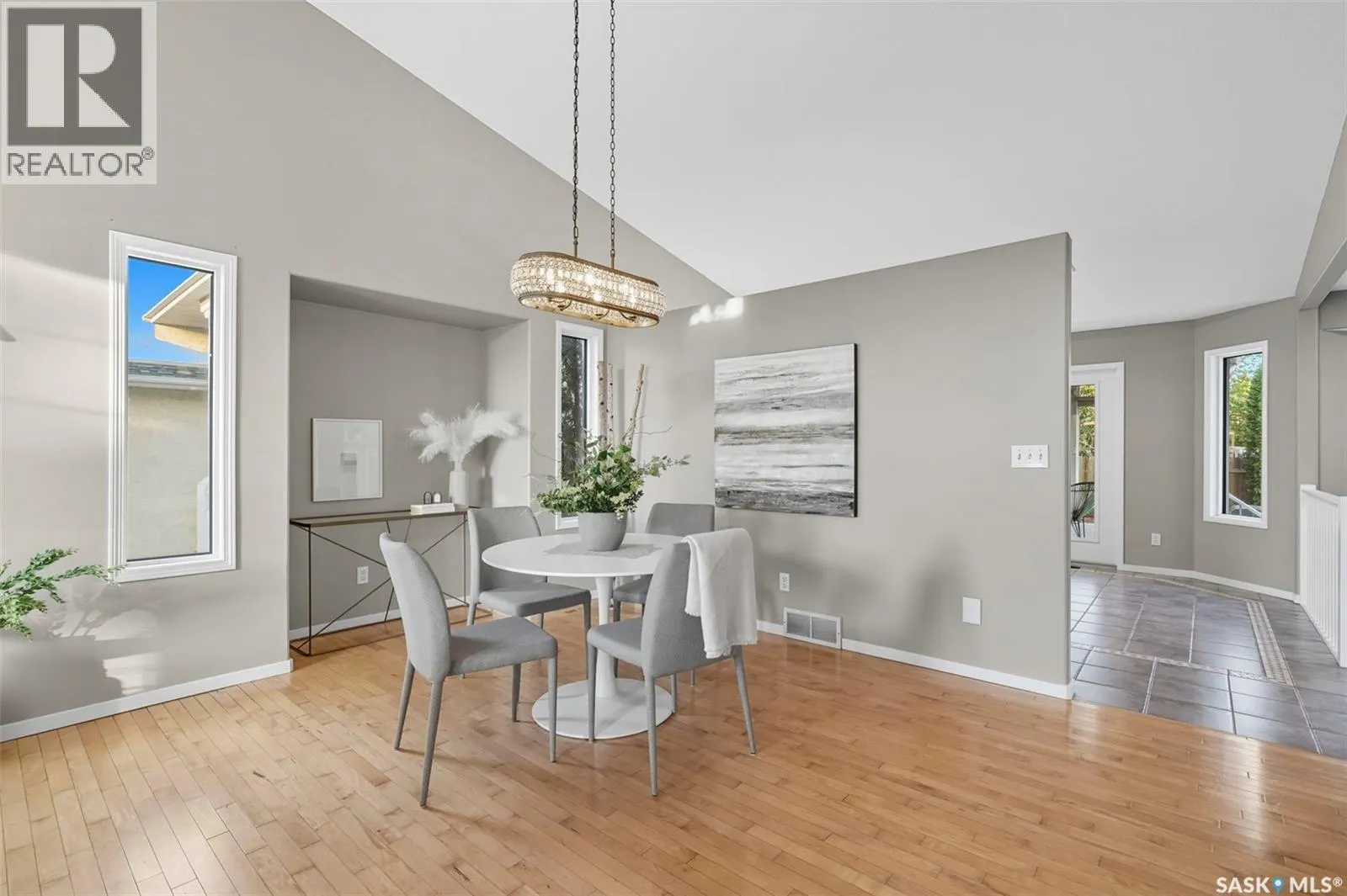 302 Blackthorn CRESCENT