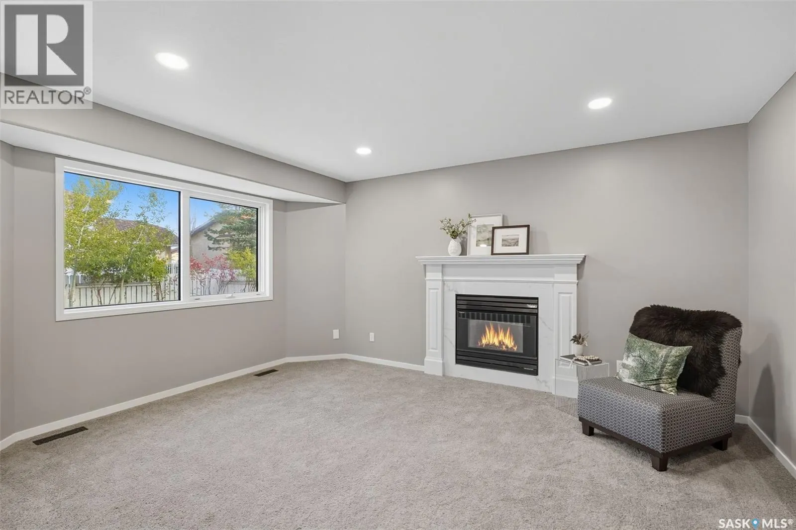 302 Blackthorn CRESCENT