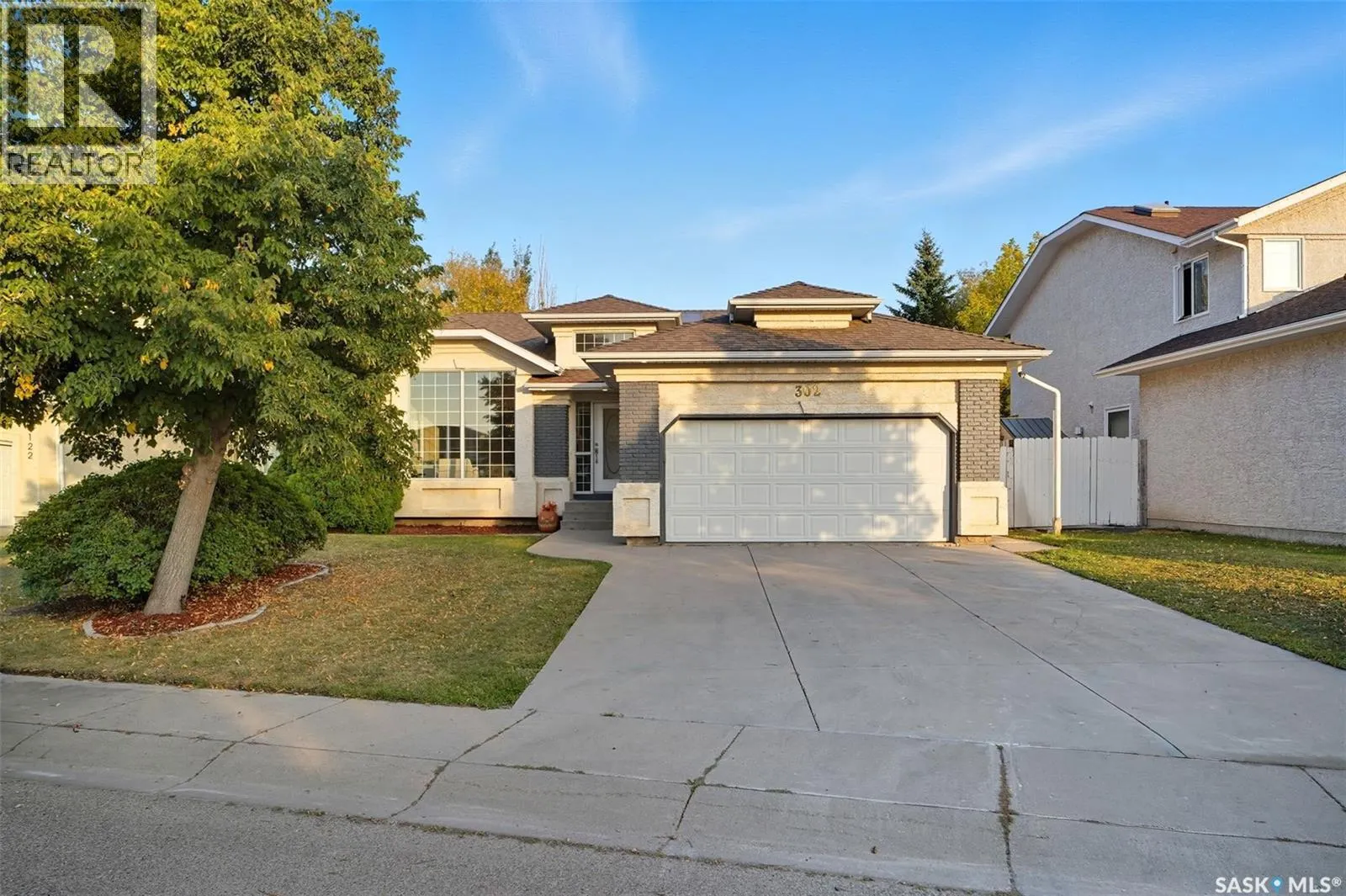302 Blackthorn CRESCENT