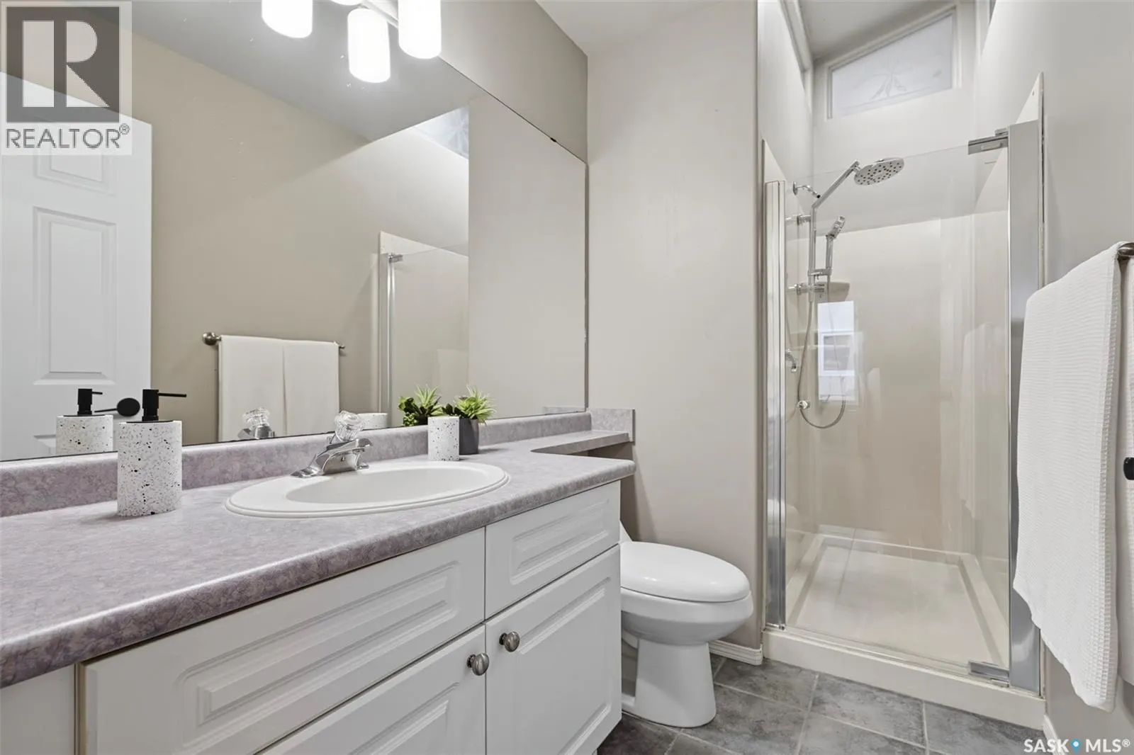 302 Blackthorn CRESCENT