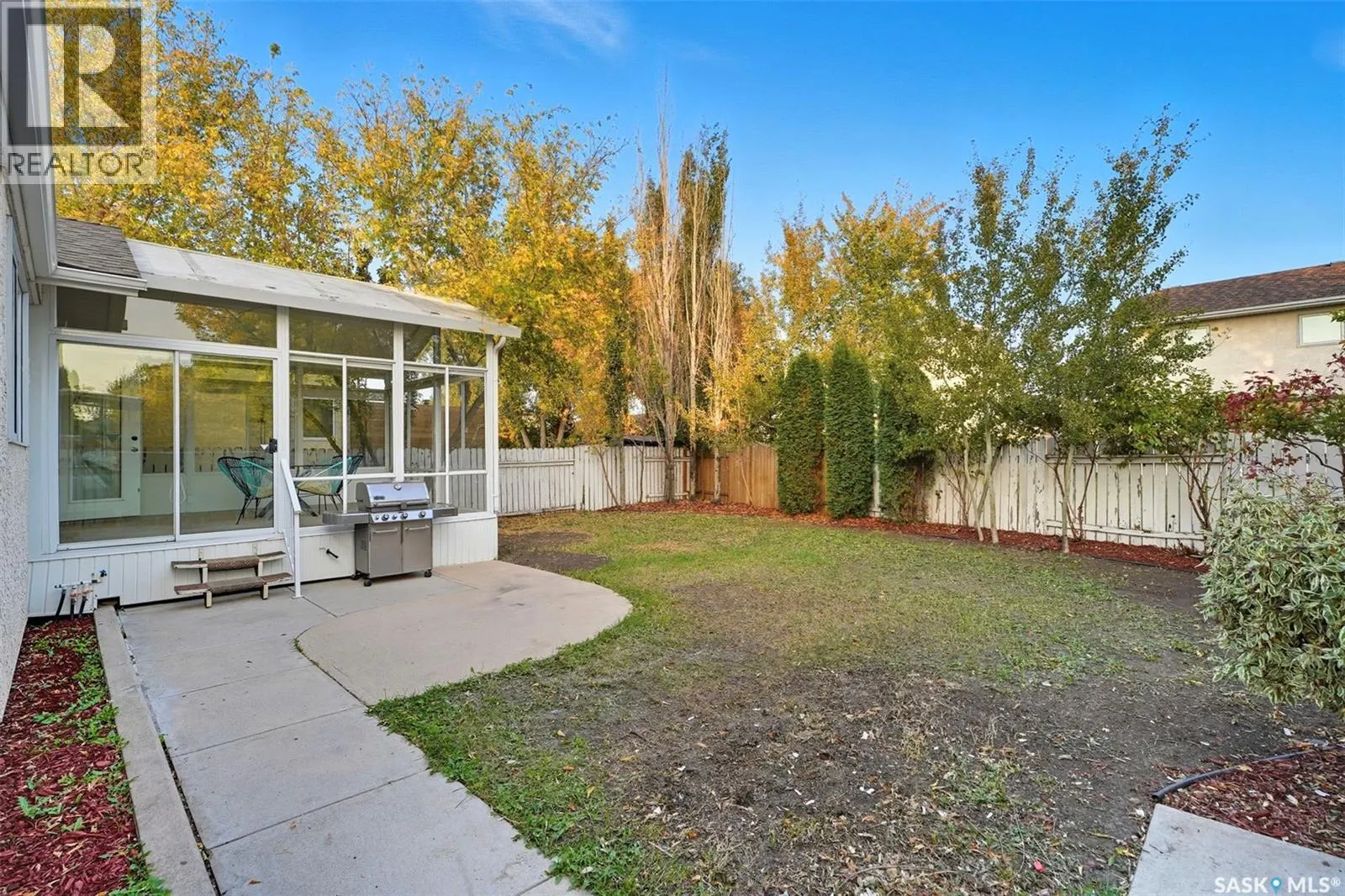 302 Blackthorn CRESCENT