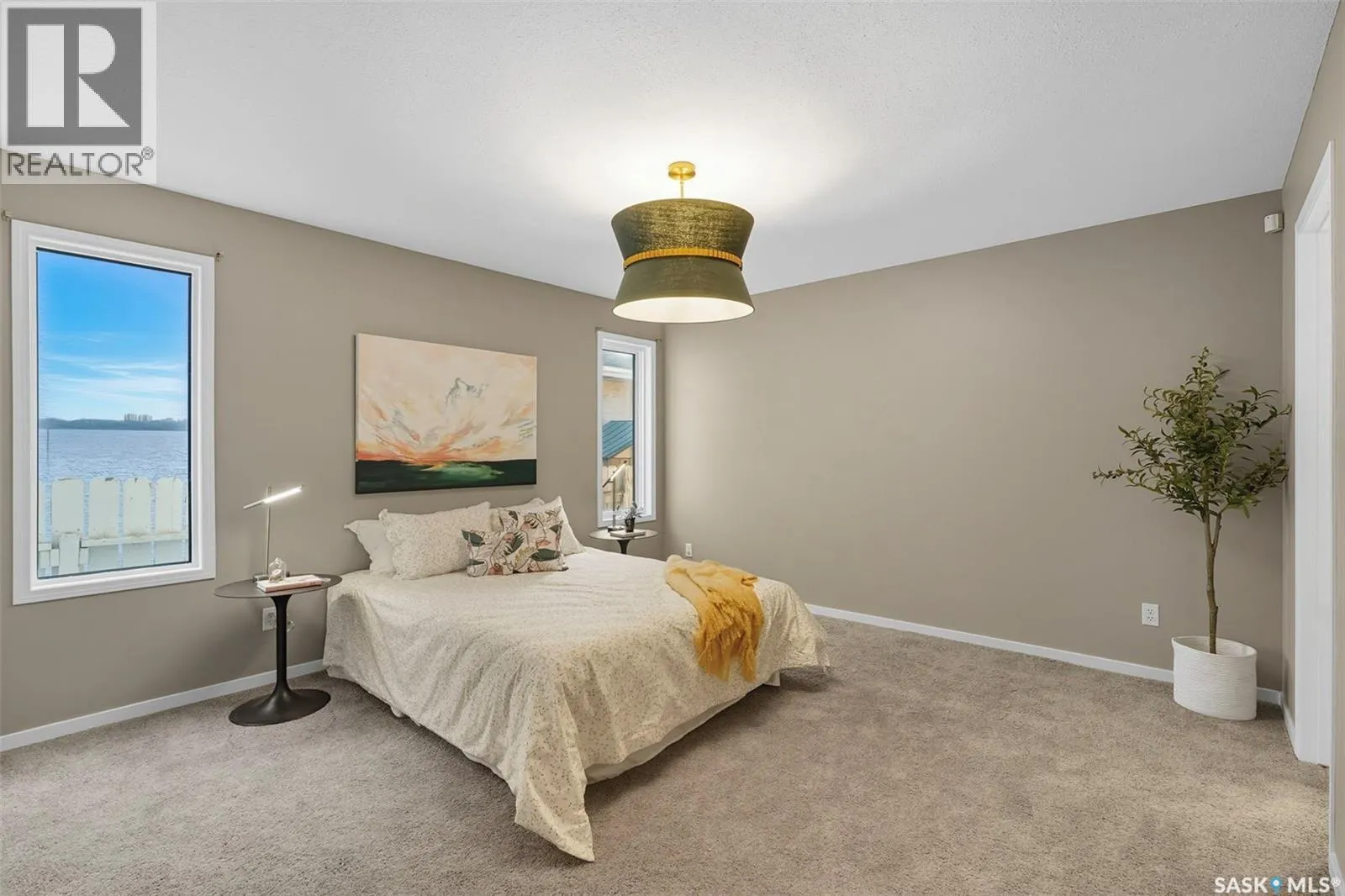 302 Blackthorn CRESCENT