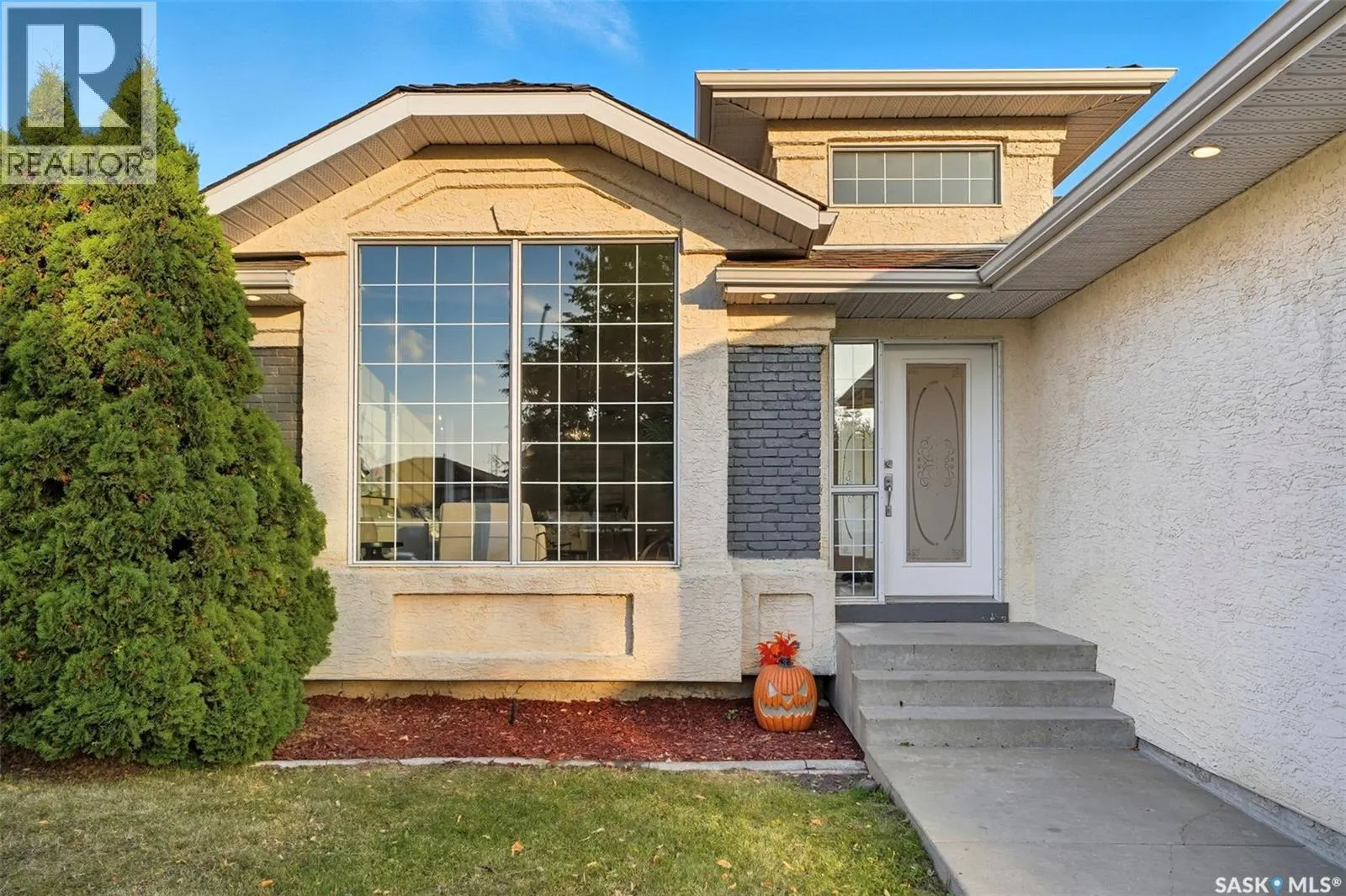 302 Blackthorn CRESCENT