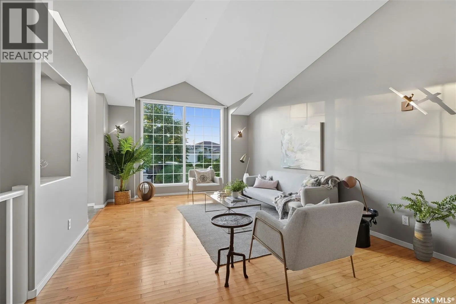 302 Blackthorn CRESCENT