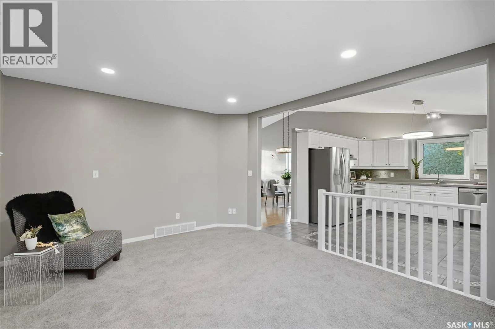 302 Blackthorn CRESCENT