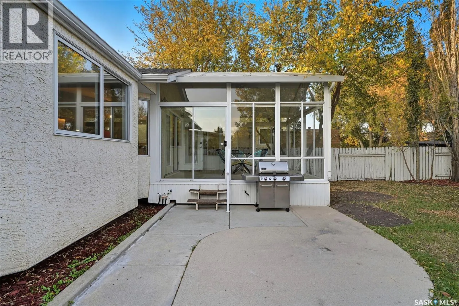 302 Blackthorn CRESCENT