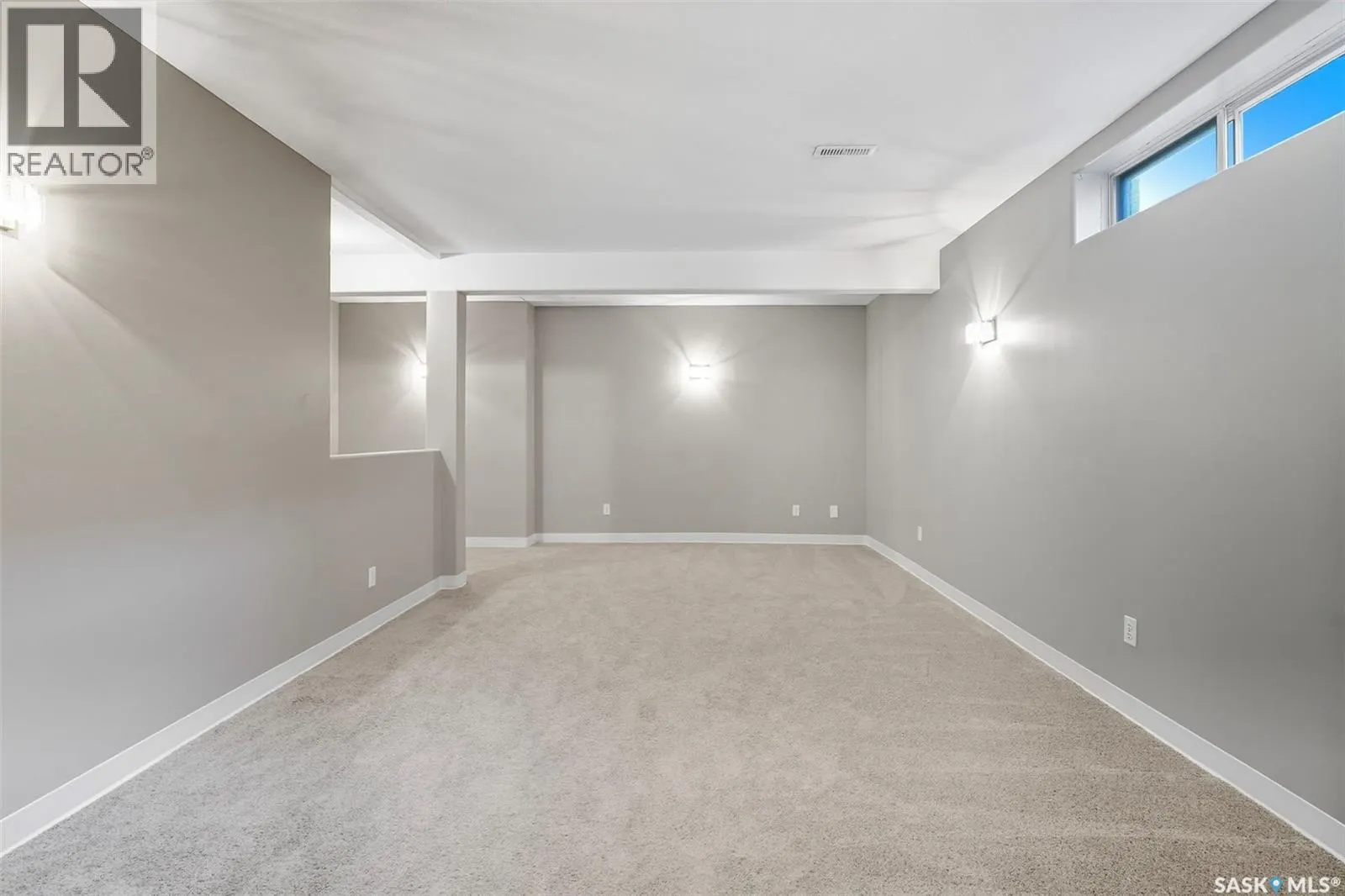 302 Blackthorn CRESCENT