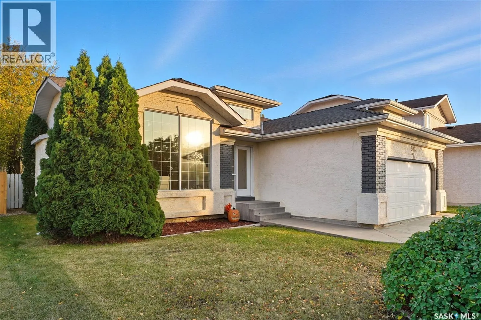 302 Blackthorn CRESCENT