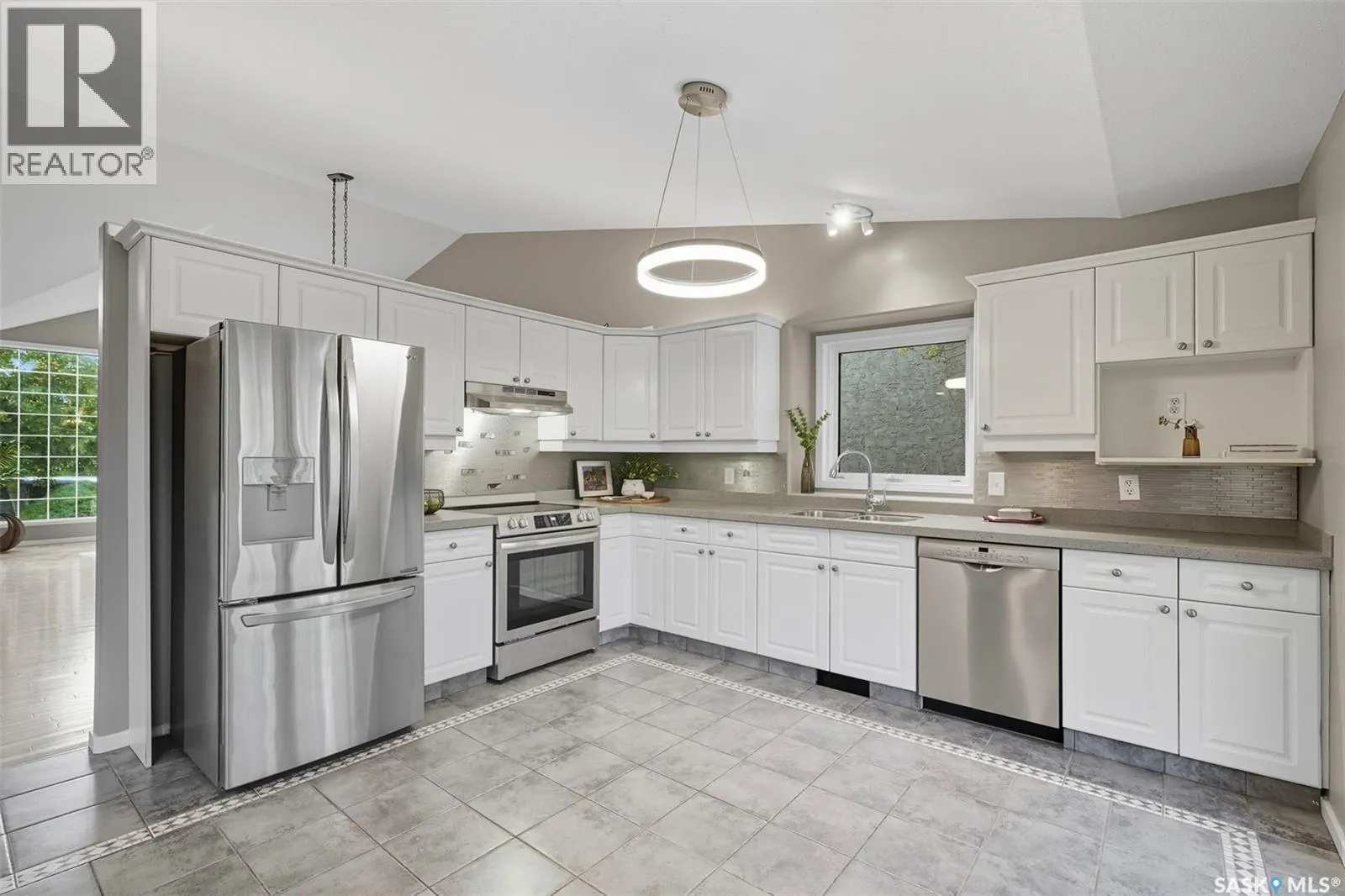 302 Blackthorn CRESCENT