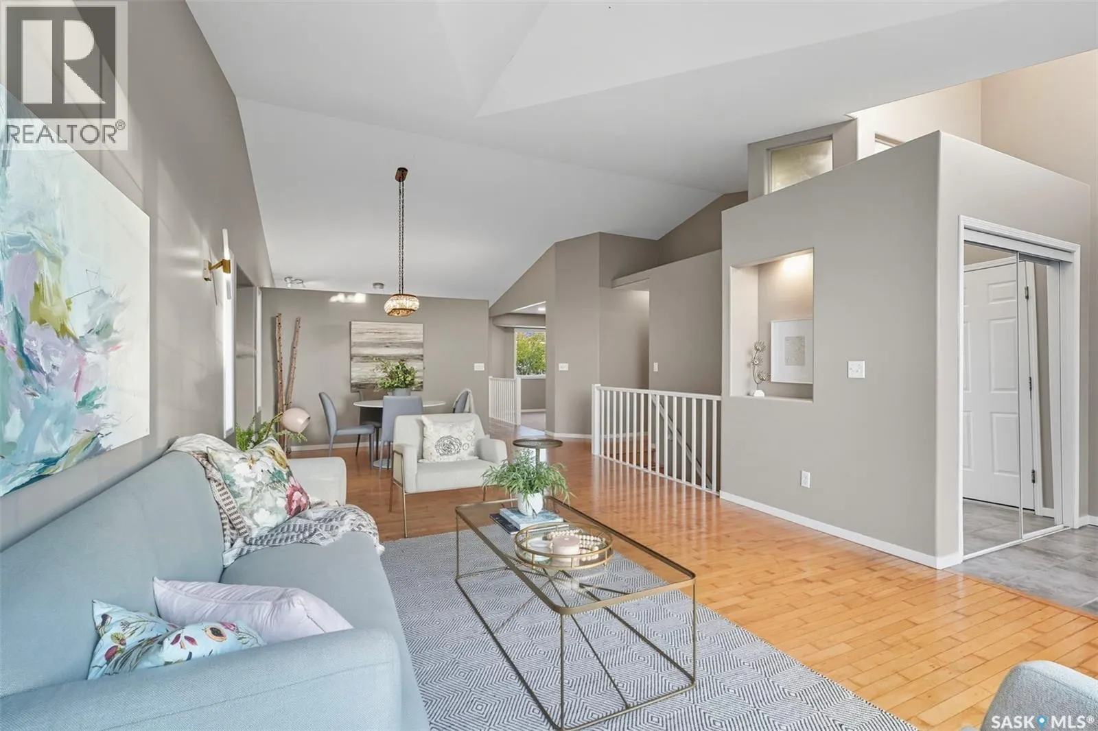 302 Blackthorn CRESCENT