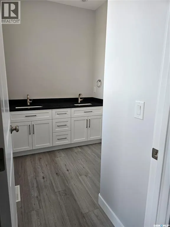 846 Delaet BAY