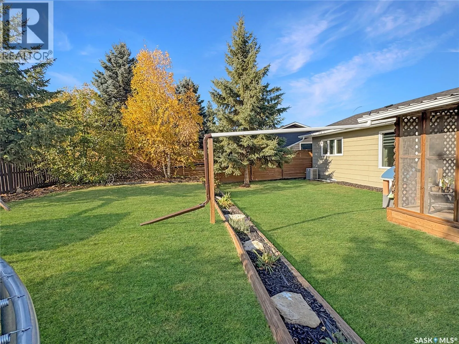 241 Riverbend CRESCENT