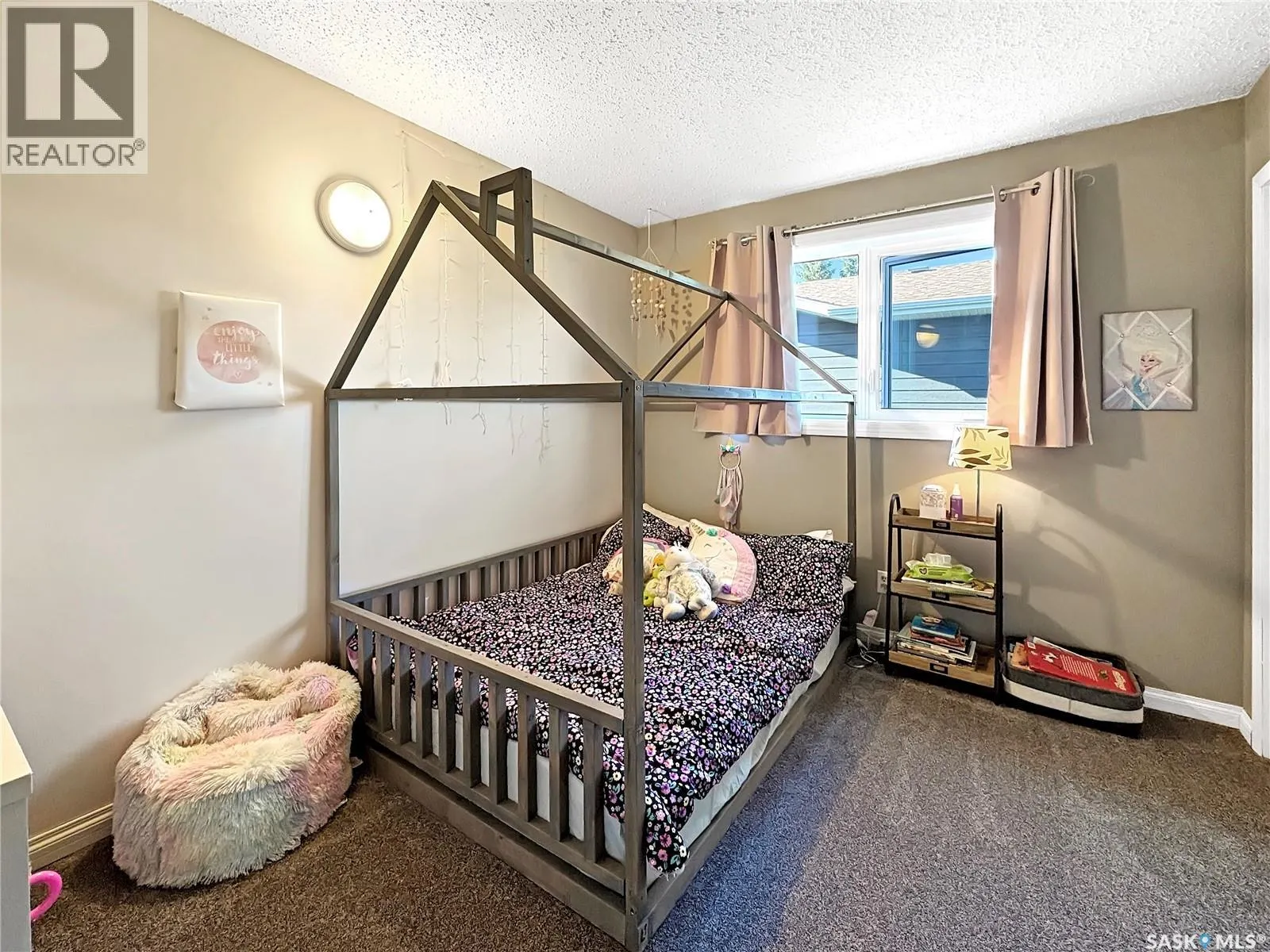 241 Riverbend CRESCENT