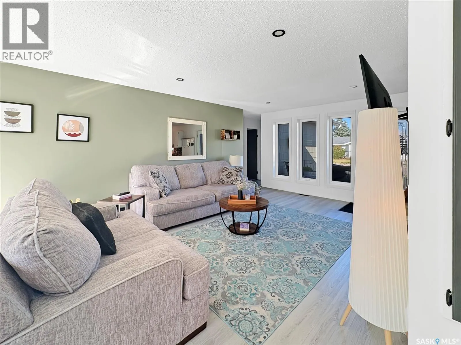 241 Riverbend CRESCENT