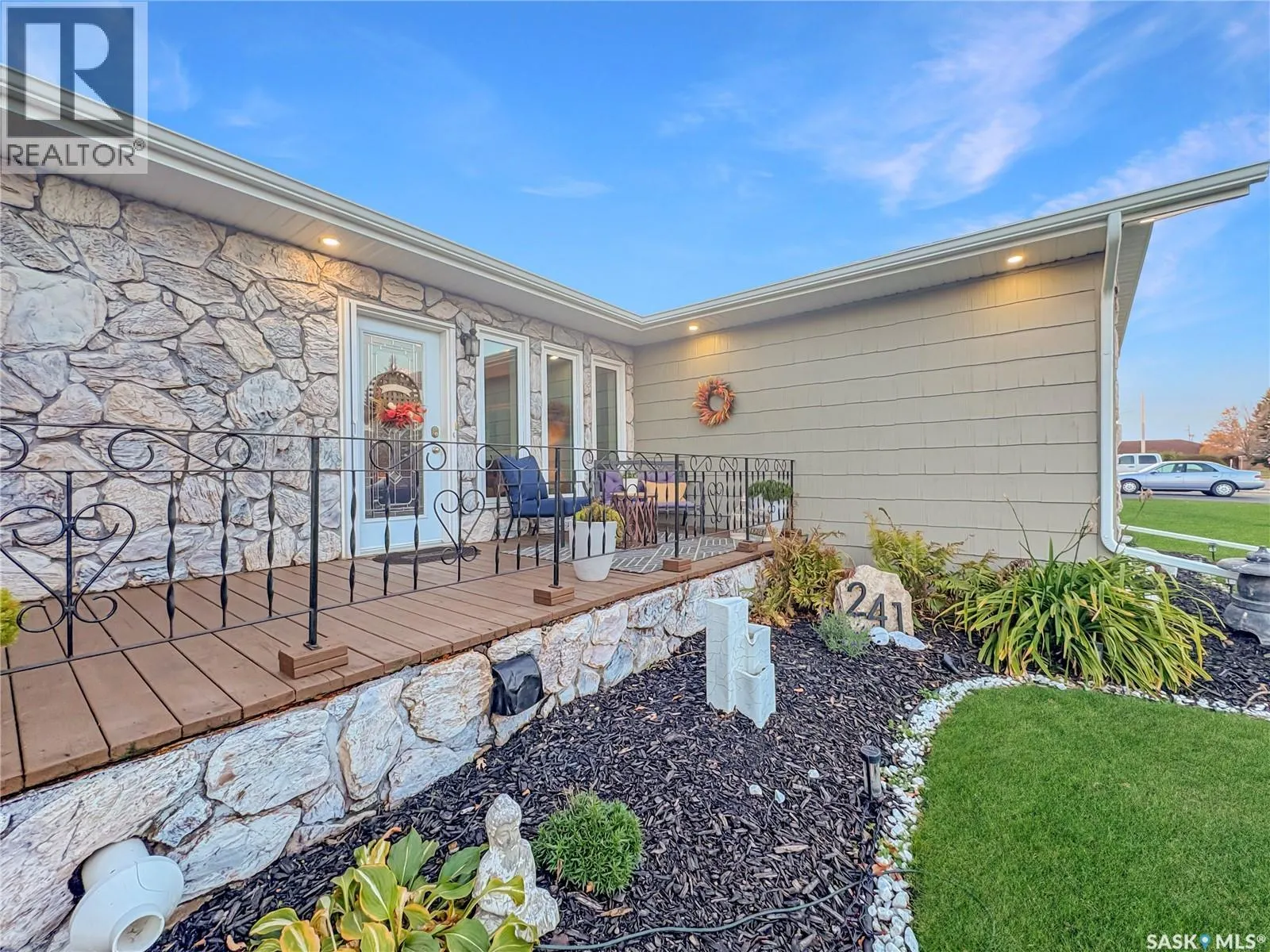 241 Riverbend CRESCENT