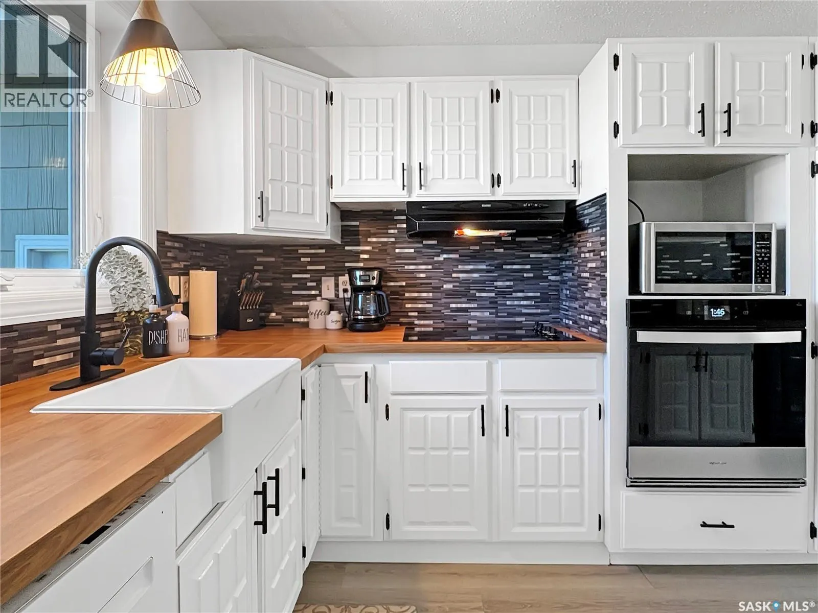 241 Riverbend CRESCENT