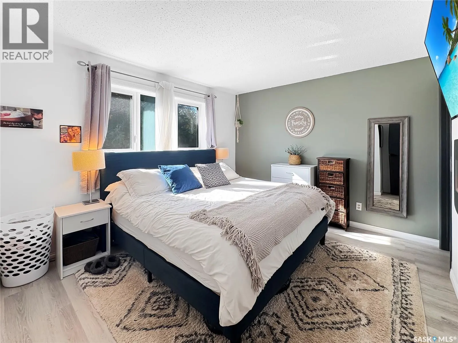 241 Riverbend CRESCENT