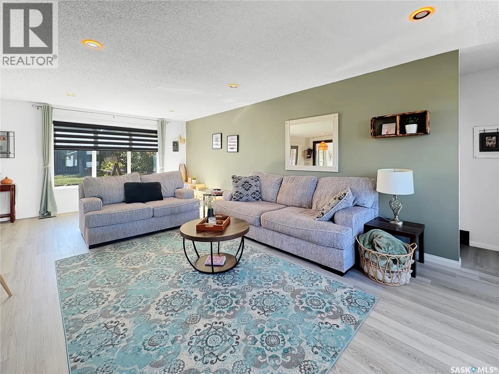 241 Riverbend CRESCENT