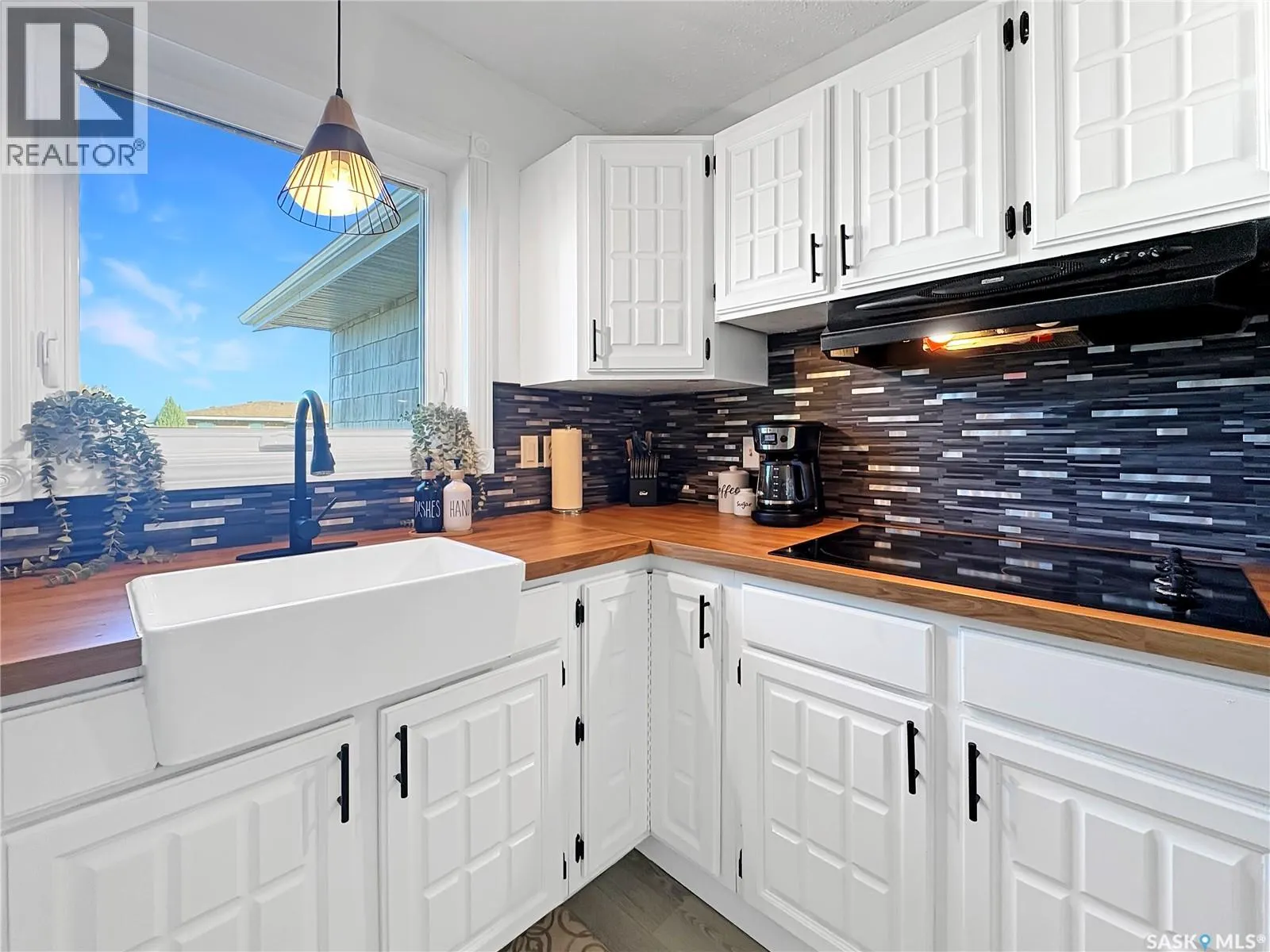 241 Riverbend CRESCENT
