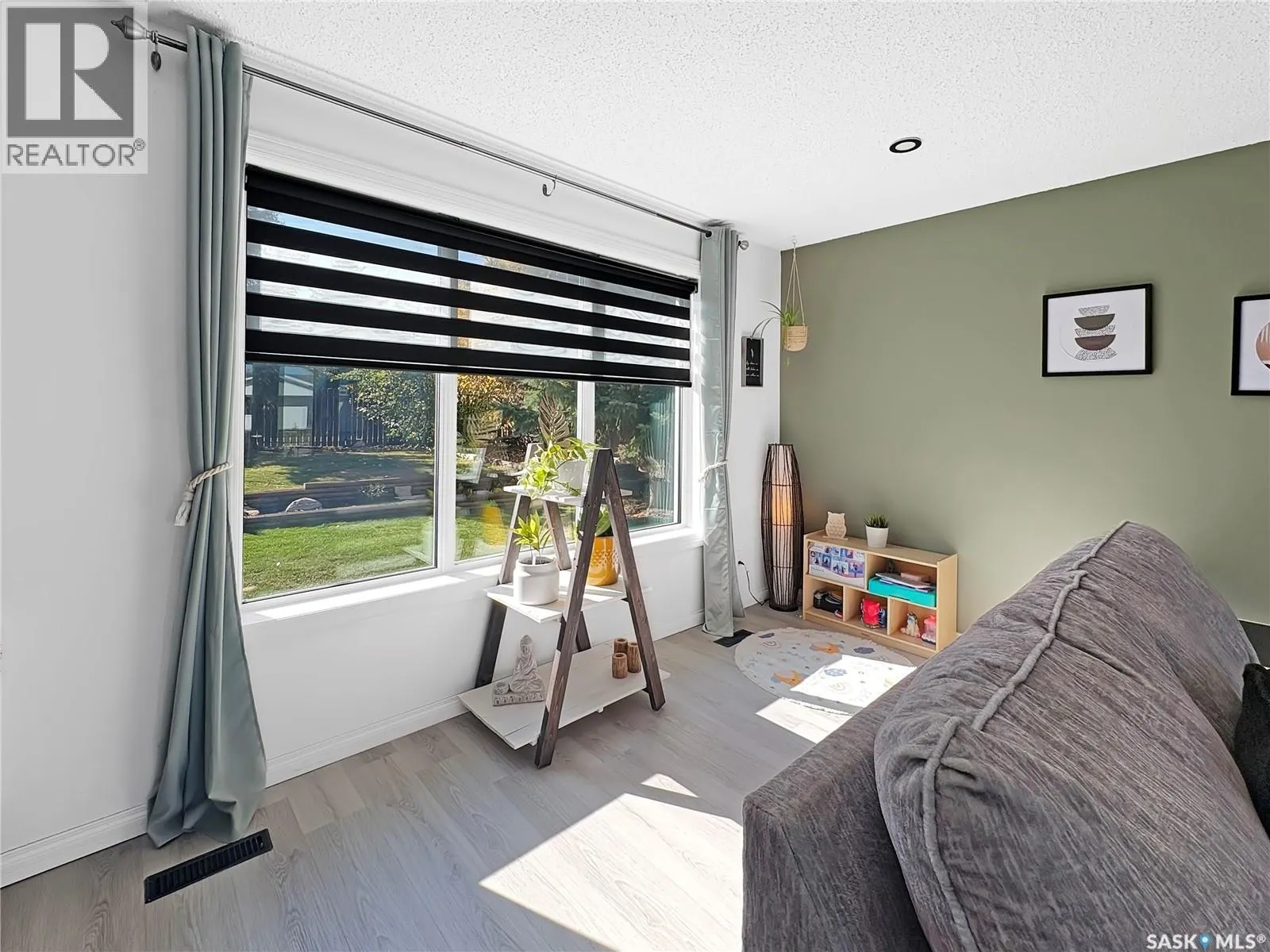 241 Riverbend CRESCENT